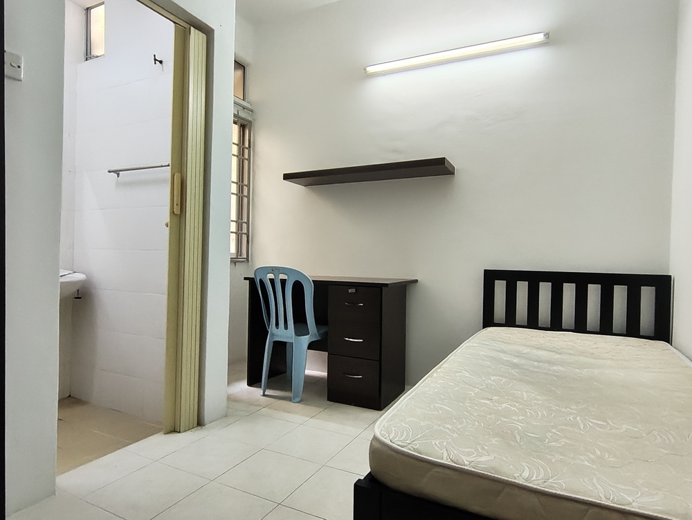 Oxford — Room 6