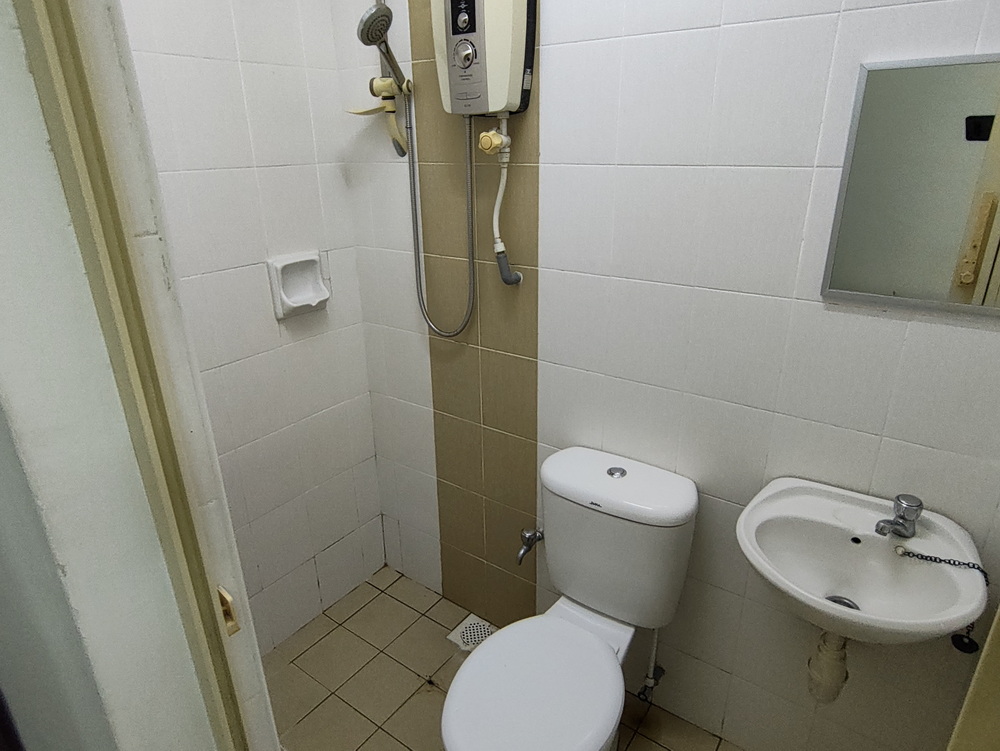 Oxford — Room 6