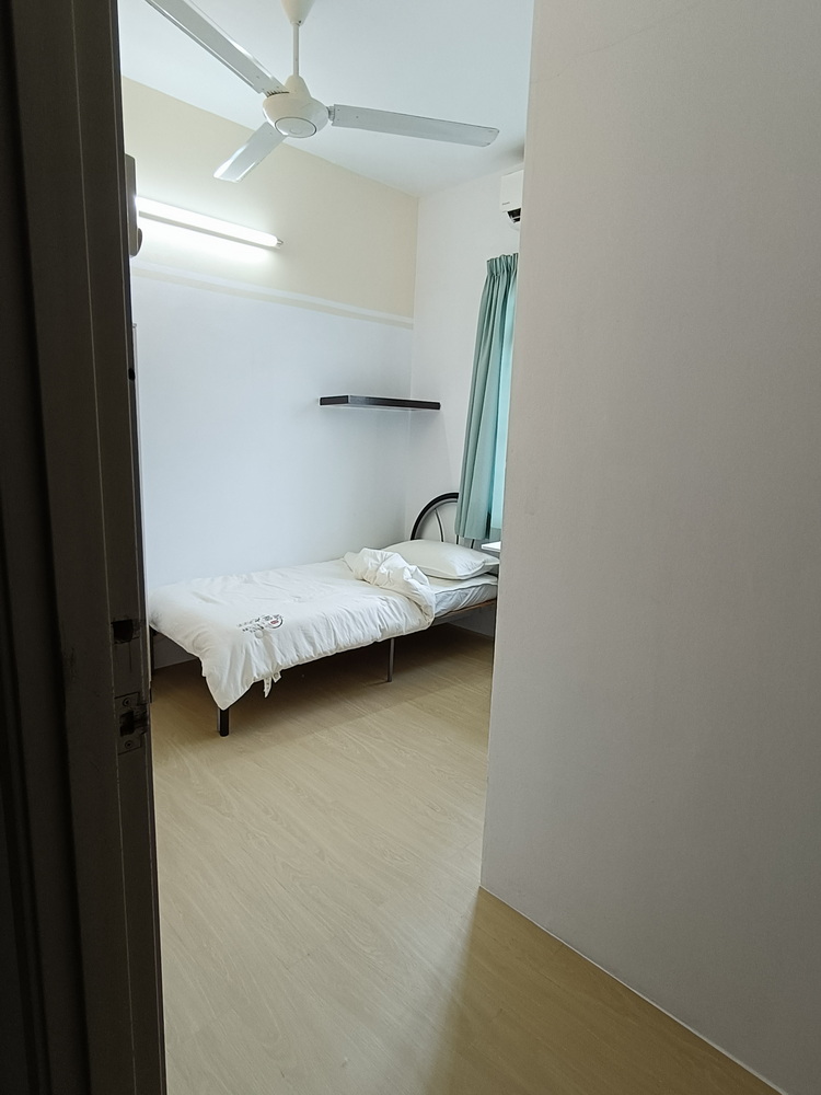 Oxford — Room 8