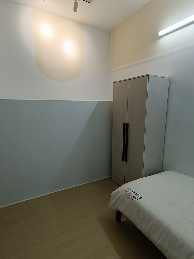 Oxford — Room 8
