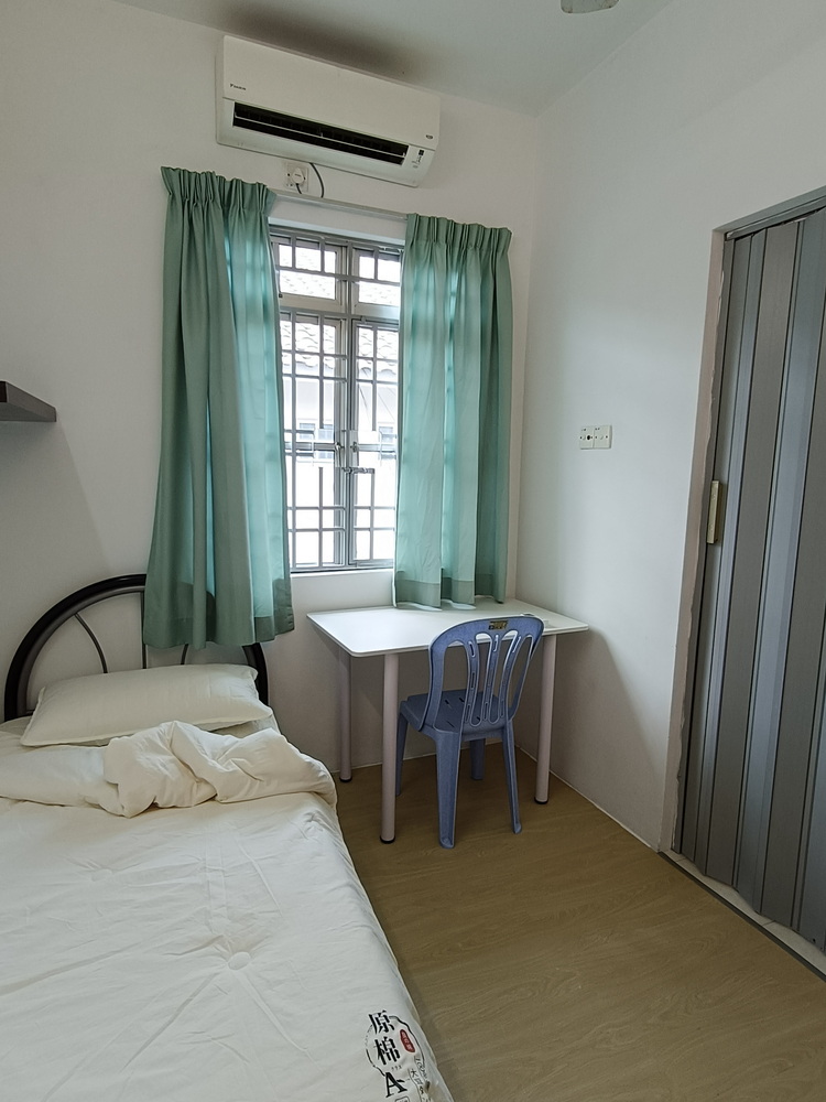 Oxford — Room 8