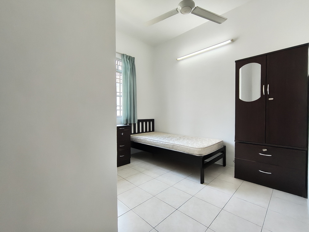 Oxford — Room 8
