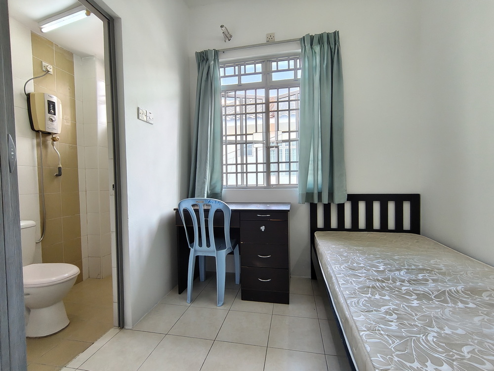 Oxford — Room 8