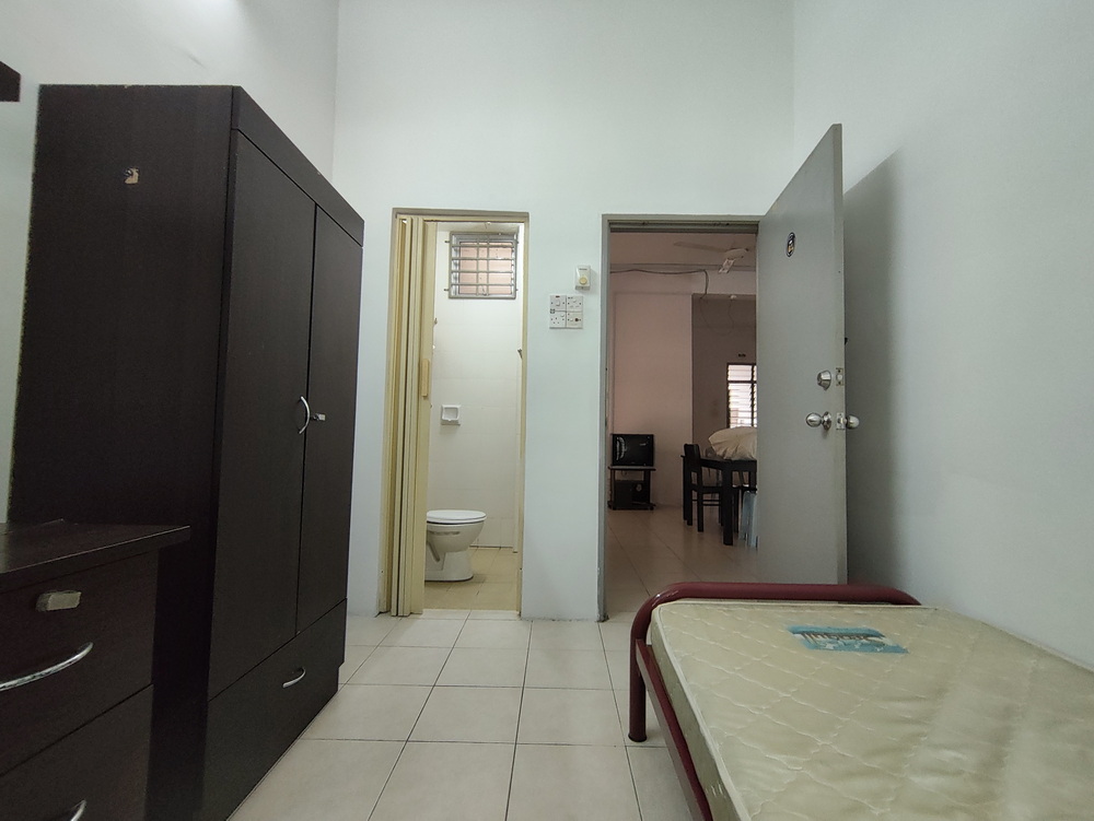 Oxford — Room 9