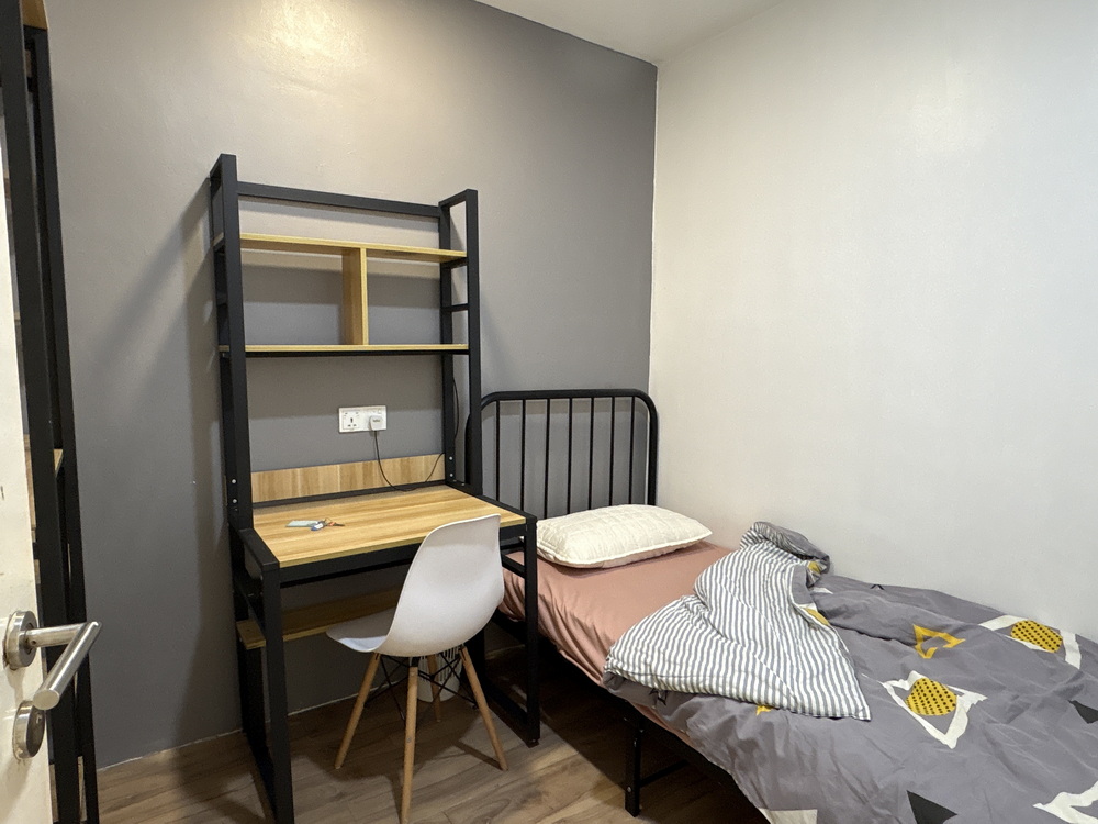 Nadayu Dagang 28 Residences — Room 8