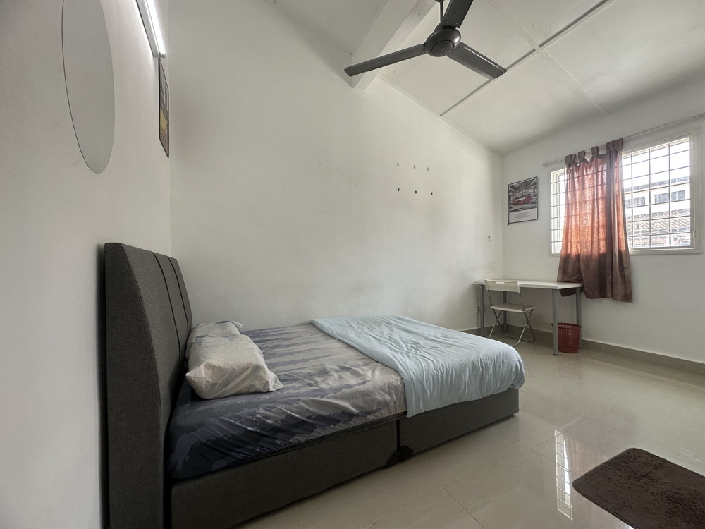 SS15 Residences — Room 4