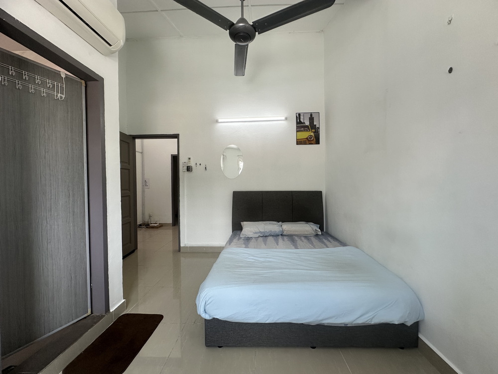 SS15 Residences — Room 4