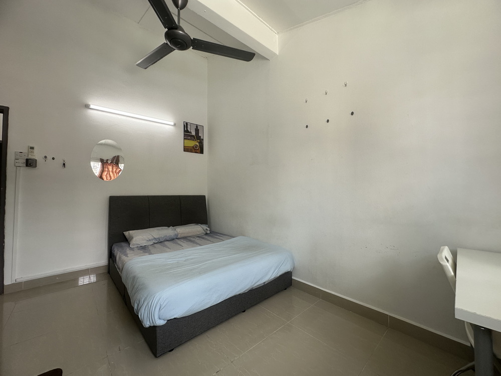 SS15 Residences — Room 4